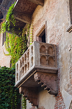 Juliet's house and Juliet's balcony, Verona, UNESCO World Heritage Site, Veneto, Italy, Europe