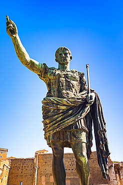 Statue of Emperor Trajan, Via dei Fori Imperiali, UNESCO World Heritage Site, Rome, Lazio, Italy, Europe