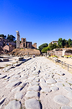 Roman road, Temple of Castor and Pollux, Palatine Hill behind, Roman Forum, UNESCO World Heritage Site, Rome, Lazio, Italy, Europe