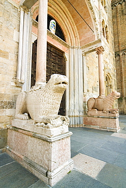 Duomo's facade with two lion statues, Parma, Emilia Romagna, Italy, Europe