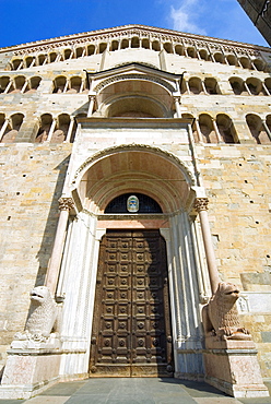 Duomo's facade with two lion statues, Parma, Emilia Romagna, Italy, Europe