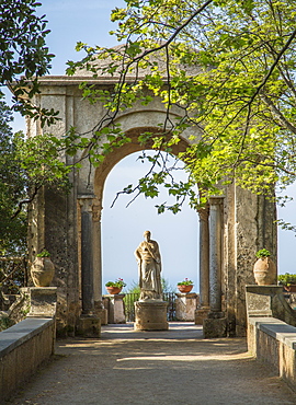 Statues on the Infinity Terrace, Villa Cimbrone, Ravello, Amalfi Coast, UNESCO World Heritage Site, Campania, Italy, Mediterranean, Europe