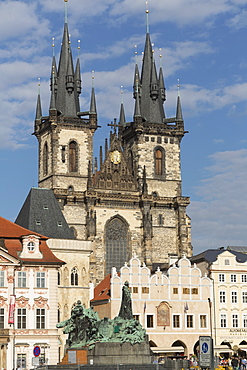 Old Town Square (Staromestske namesti) and Tyn Cathedral (Church of Our Lady Before Tyn), Prague, Czech Republic, Europe