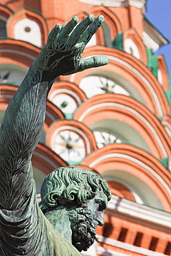 Statue of Minin and Pozharskiy and St. Basil's Cathedral in Red Square, UNESCO World Heritage Site, Moscow, Russia, Europe