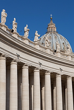 The Basilica of St. Peter's from Piazza San Pietro, UNESCO World Heritage Site, Vatican, Rome, Lazio, Italy, Europe