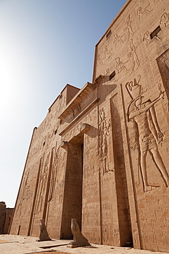 Facade of the ancient Egyptian Temple of Edfu, Egypt, North Africa, Africa