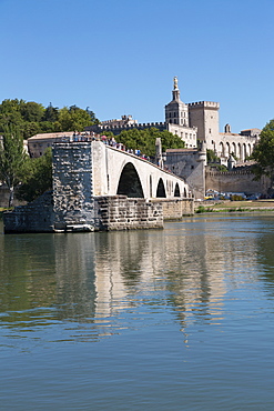 Pont St. Benezet, bridge on the River Rhone in the historic city of Avignon, UNESCO World Heritage Site, Vaucluse, Provence, France, Europe