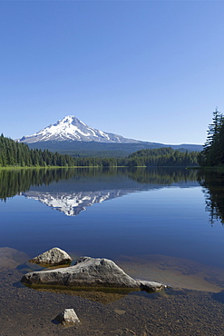 Mount Hood, part of the Cascade Range, perfectly reflected in the still waters of Trillium Lake, Oregon, United States of America, North America