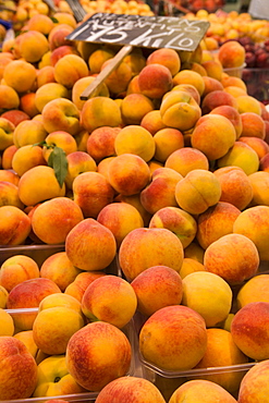 Peaches for sale, Mercado Central (Central Market), Valencia, Mediterranean, Costa del Azahar, Spain, Europe