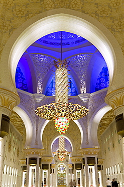 The largest ornate chandelier in the world hanging from the main dome inside the prayer hall of Sheikh Zayed Bin Sultan Al Nahyan Mosque, Abu Dhabi, United Arab Emirates, Middle East