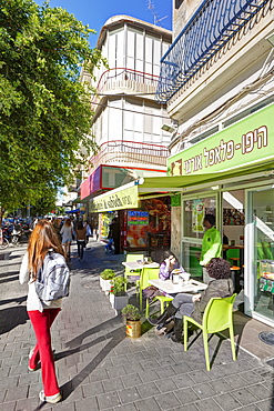 Cafe in Dizengoff street in the centre of town, Tel Aviv, Israel, Middle East