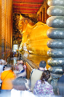 Reclining Golden Buddha in Wat Pho temple (Wat Phra Chetuphon), Bangkok, Thailand, Southeast Asia, Asia