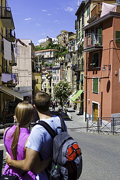 Young couple in clifftop village of Riomaggiore, Cinque Terre, UNESCO World Heritage Site, Liguria, Italy, Europe