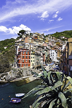 Clifftop village of Riomaggiore, Cinque Terre, UNESCO World Heritage Site, Liguria, Italy, Europe