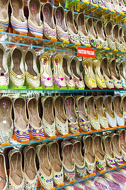 Traditional Indian slippers for sale, Amritsar, Punjab, India, Asia