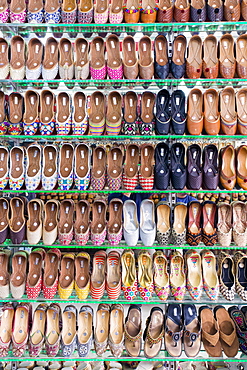 Traditional Indian slippers for sale, Amritsar, Punjab, India, Asia