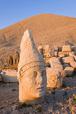 Ancient carved stone heads of the gods, the god Antiochus, Nemrut Dagi (Nemrut Dag), on the summit of Mount Nemrut, UNESCO World Heritage Site, Anatolia, Turkey, Asia Minor, Eurasia