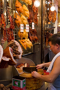 Typical shop selling cooked chicken hanging on display, Wan Chai, Hong Kong Island, Hong Kong, China, Asia