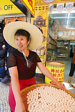 Woman selling hung yan bang, almond flavored cookies, a favorite in Macau, Macau, China, Asia