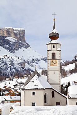 The church and village of Colfosco in Badia, 1645m, and Sella Massif range of Mountains under winter snow, Dolomites, South Tirol, Trentino-Alto Adige, Italy, Europe