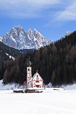 Winter landscape of St. Johann church in Ranui in Villnoss, Geisler Spitzen, 3060m, Val di Funes, Dolomites, Trentino-Alto Adige, South Tirol (Tyrol), Italy, Europe