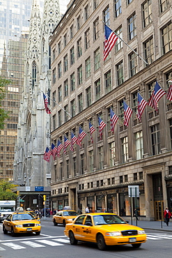 Fifth Avenue street scene, Manhattan, New York City, New York, United States of America, North America