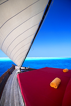 Sailing in traditional dhoni, Maldives, Indian Ocean, Asia