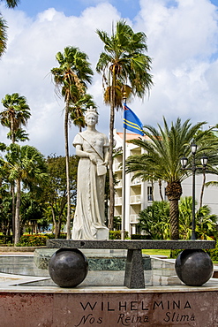 Queen Wilhelmina stautue monument, Oranjestad, Aruba, ABC Islands, Dutch Antilles, Caribbean, Central America