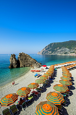 Beach umbrellas lining the beach in Monterosso al Mare, Cinque Terre, UNESCO World Heritage Site, Liguria, Italy, Europe