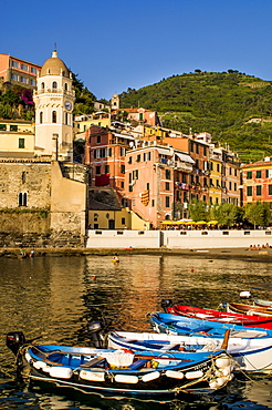 Santa Margheritte de Antiochia church and harbor, Vernazza, Cinque Terre, UNESCO World Heritage Site, Liguria, Italy, Europe