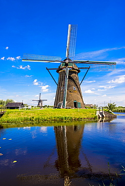 Windmill, Kinderdijk, UNESCO World Heritage Site, South Holland, Netherlands, Europe