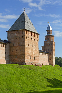 Kremlin Wall with Towers, UNESCO World Heritage Site, Veliky Novgorod, Novgorod Oblast, Russia, Europe