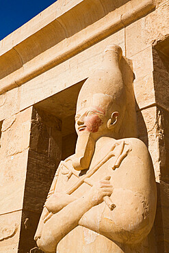 Statue of Queen Hatshepsut, Hatshepsut Mortuary Temple (Deir el-Bahri), UNESCO World Heritage Site, Luxor, Thebes, Egypt, North Africa, Africa