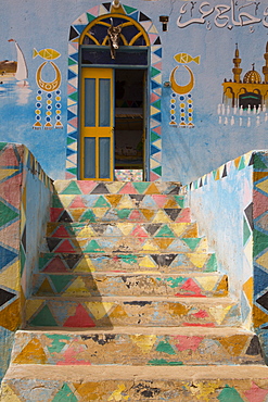 Painted Buildings, Nagaa Suhayi Gharb, Nubian Village, Aswan, Egypt, North Africa, Africa