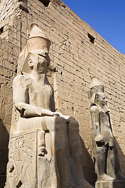 Colossi of Ramses II in front of Pylon, Luxor Temple, UNESCO World Heritage Site, Luxor, Thebes, Egypt, North Africa, Africa