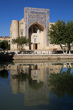 Lyabi Khauz Lake, Nodir Devonbegi Tekke (background), Buhkara, Uzbekistan