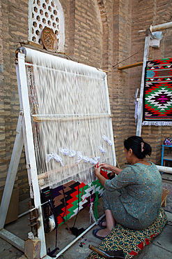 Woman Weaving, Kilim Weaving Workshop, Ichon Qala (Itchan Kala), UNESCO World Heritage Site, Khiva, Uzbekistan, Central Asia, Asia