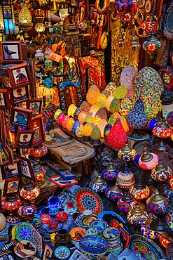 Lights for sale, The Khan el-Khalili Bazaar, Historic Cairo, Cairo, Egypt, North Africa, Africa