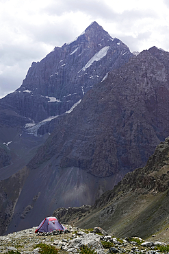 The remote and spectacular Fann Mountains, part of the western Pamir-Alay, Tajikistan, Central Asia, Asia