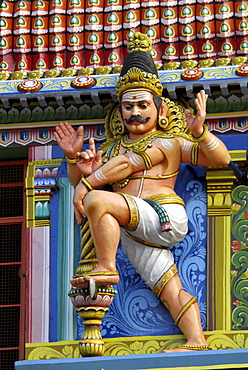 Intricate carving work on the gopuram of a temple, Tamil Nadu, India, Asia