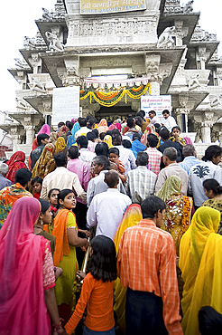 Devotees queueing to do puja at Kankera festival, where donations of foods are made for the poor, the day after Diwali celebrations, Jagdish temple, Udaipur, Rajasthan, India, Asia