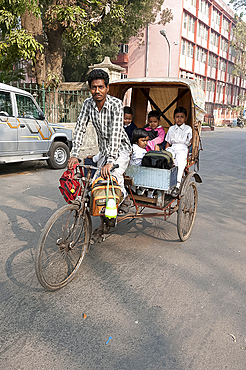 Cycle rickshaw taking children to school, Chandernagar, West Bengal, India, Asia