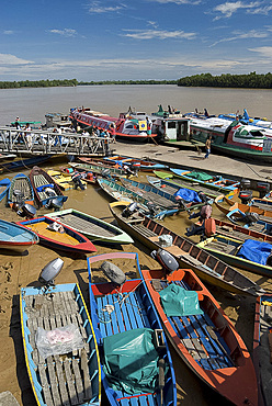 Colourful sampans and river boats on the Rejang River at Sarakei, Sarawak, Malaysian Borneo, Malaysia, Southeast Asia, Asia