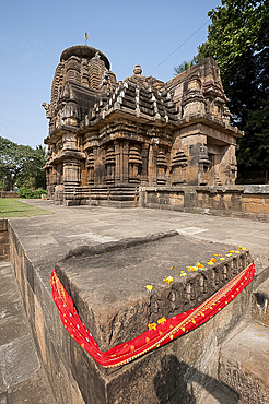 Muktesvara Temple, a 10th century Hindu temple dedicated to Lord Shiva, with Navagraha (nine planets) shrine in foreground, Bhubaneswar, Odisha, India, Asia