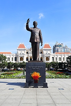 District 1, Ho Chi Minh statue and City Hall, Ho Chi Minh City, Vietnam, Indochina, Southeast Asia, Asia