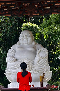 Woman praying to the Buddha, Phat Quang Buddhist temple, Chau Doc, Vietnam, Indochina, Southeast Asia, Asia