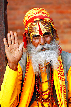 Sadhu (holy man) at Hindu pilgrimage site, Pashupatinath, Kathmandu, Nepal, Asia