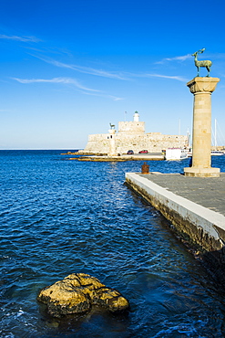 The deers, symbol of the city, at the entrance to Mandraki harbour, the Medieval Old Town of the City of Rhodes, UNESCO World Heritage Site, Rhodes, Dodecanese Islands, Greek Islands, Greece, Europe