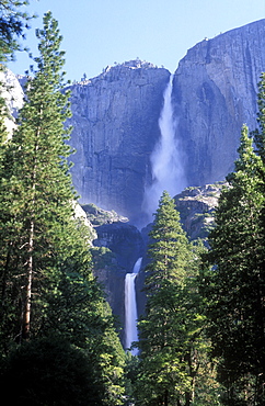 Upper and Lower Yosemite Falls, Yosemite National Park, UNESCO World Heritage Site, California, United States of America, North America