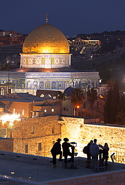 People looking over to the Dome of the Rock and the Wailing Wall at dusk, Jerusalem, Israel, Middle East